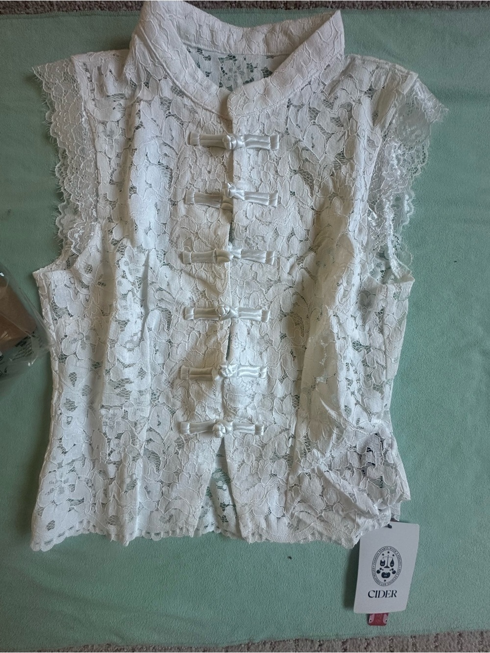 Cider White Lace Mandarin Collar Sleeveless Top with Knot Closures